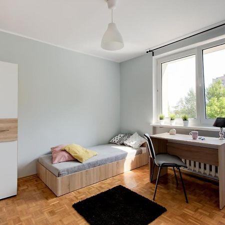 Krzywon 8 Rooms Варшава Екстер'єр фото