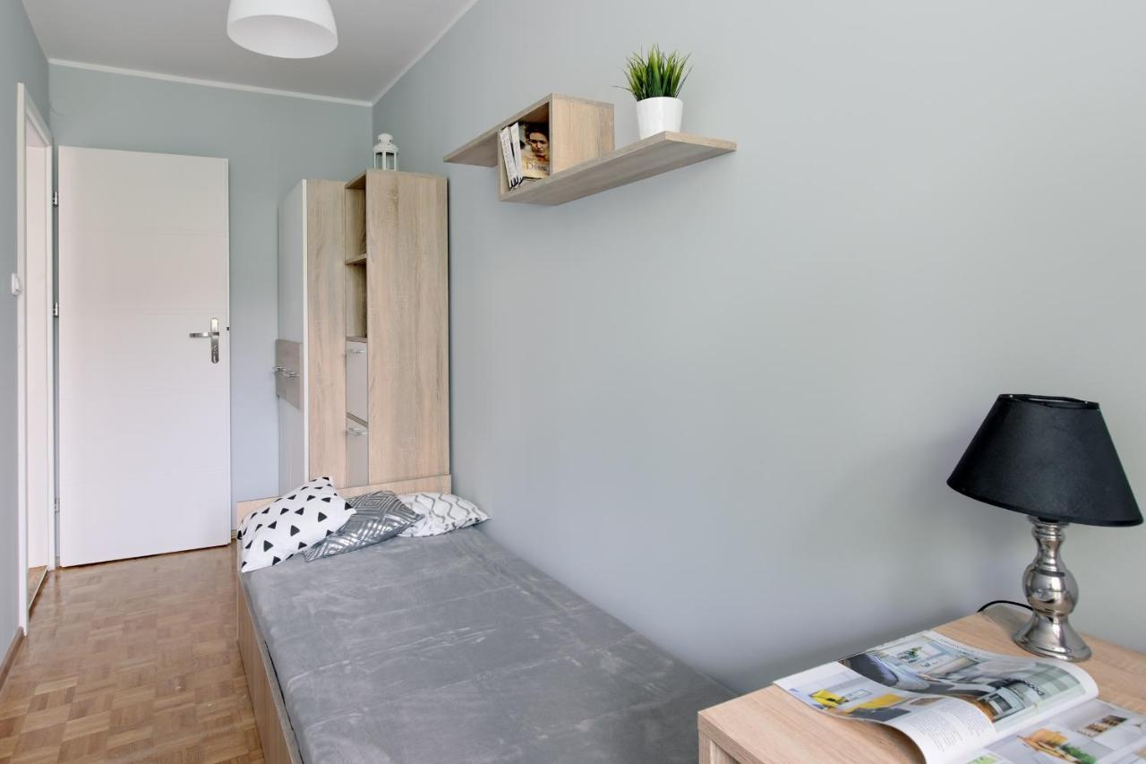 Krzywon 8 Rooms Варшава Екстер'єр фото